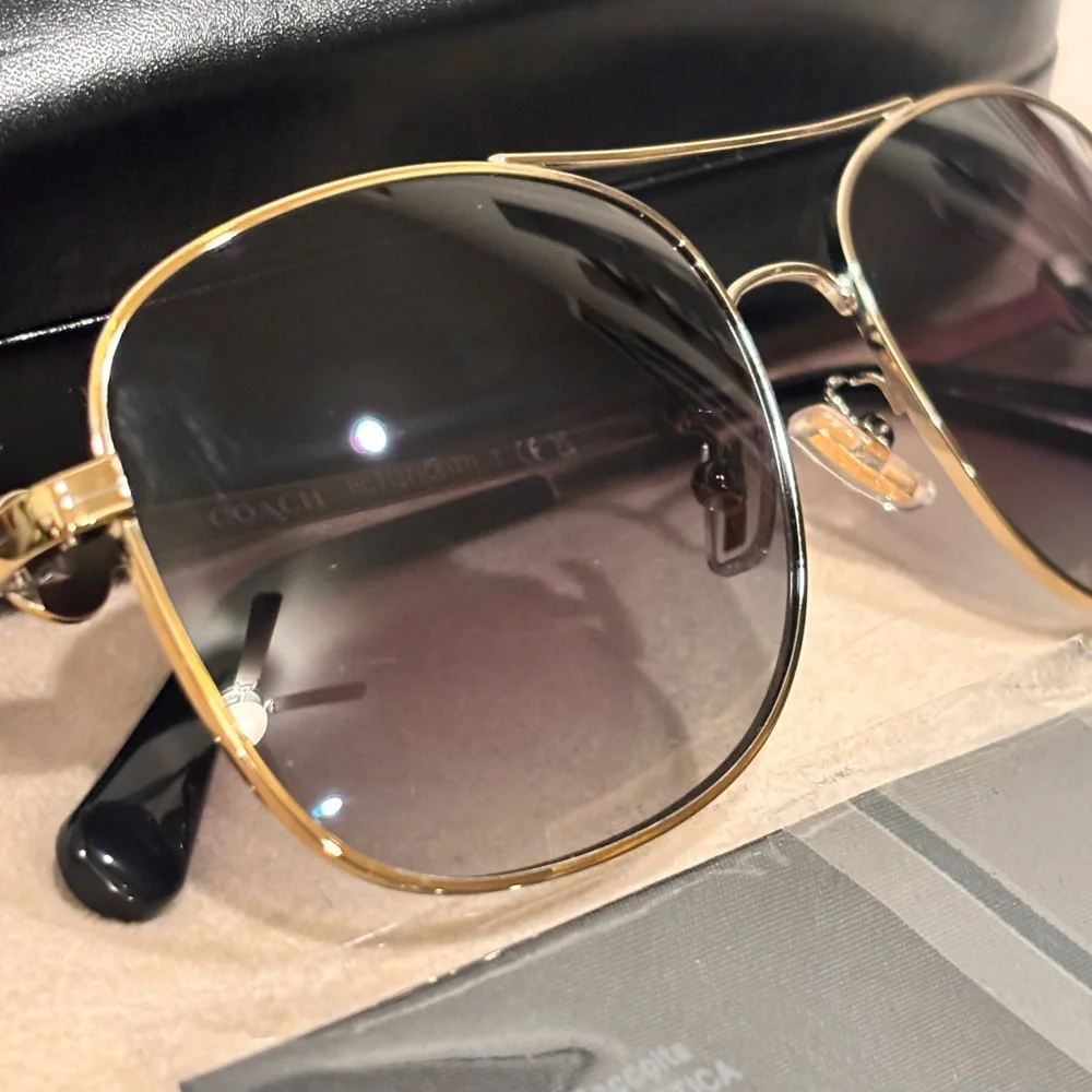 COACH Women’s Aviator Sunglasses Model Number: HC7127 NWT - Picture 2 of 7